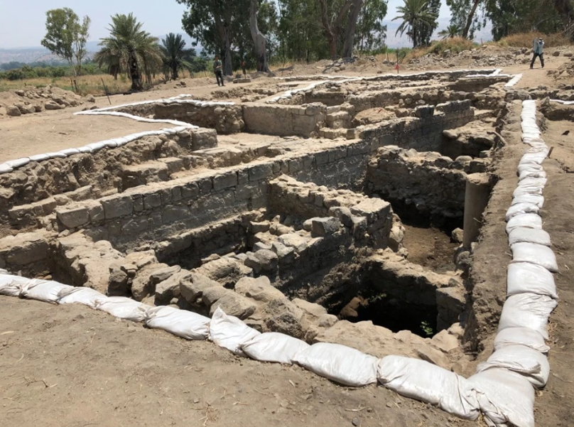 A stone structure with white bags

Description automatically generated with medium confidence