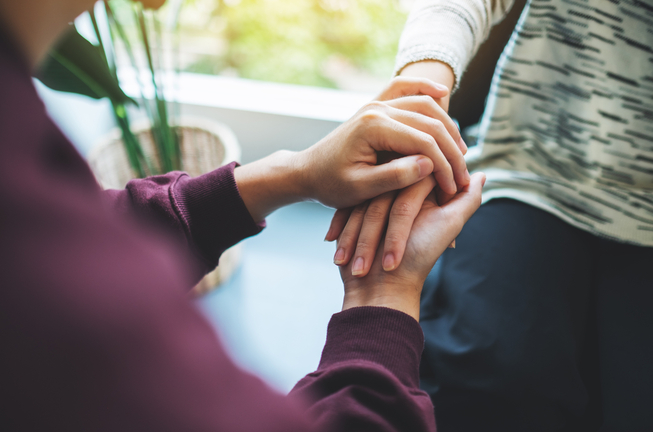 Quan el món respon amb odi, Crist ensenya a perdonar